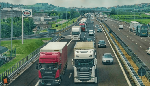 トラックドライバーの仕事検索数はコロナ禍以前より最大で49.3%増加、Indeed Japan株式会社調査